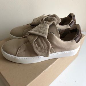 Burberry knotted slip-on sneakers size 6
